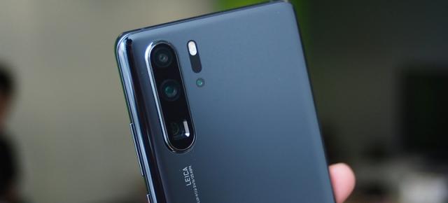 Super comparaţie foto: Huawei P30 Pro vs Samsung Galaxy S10+ vs iPhone XS Max: surprize şi nu prea (Video)