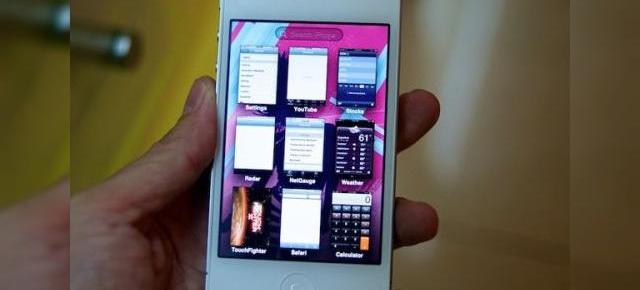 Versiune misterioasă de iOS, prezentată pe un iPhone 4 de culoare albă; iată o variantă inedită de multitasking (Video)