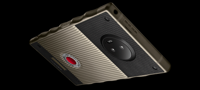 RED Hydrogen One în versiunea din titaniu începe să fie livrat, după o întârziere de aproximativ 2 ani 