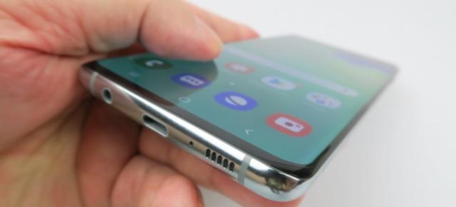 Samsung Galaxy S10 primește un nou update ce îmbunătățește performanța cititorului de amprente