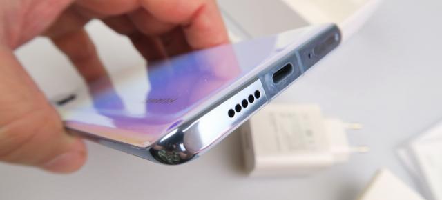 Huawei P30 Pro: Autonomie excelentă, încarcă wireless alte telefoane