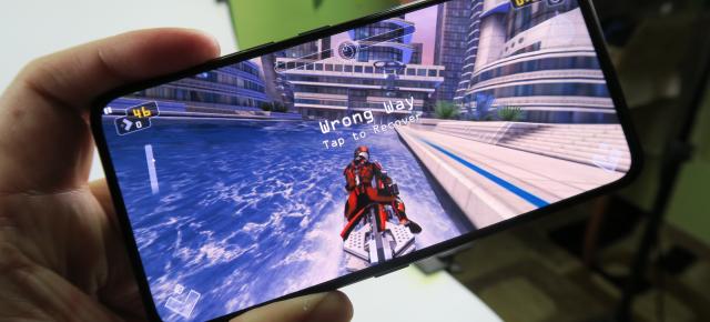 Vivo NEX Dual Display: Benchmark-uri bune, dar nu la cota la care ne aşteptam