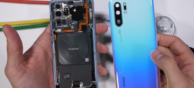 Huawei P30 Pro este în sfârşit desfăcut pentru a vedea care e treaba cu periscopul camerei cu zoom optic 5X (Video)