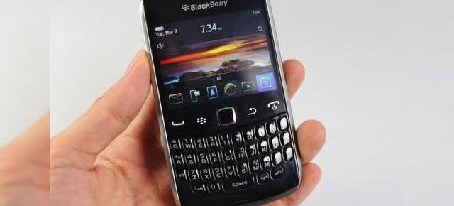 BlackBerry Curve 9370 (Apollo) Într-o ședință foto detaliată (Video)
