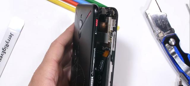 Telefonul de gaming Nubia Red Magic 3 chiar are un ventilator la interior; Iată o disecţie marca JerryRigEverything (Video)