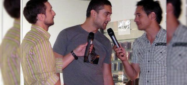 Despre Facebook și HTC ChaCha cu Răzvan și Dani, Julien Ducarroz (Orange) și Kostas Kastamonitis (HTC) - Video