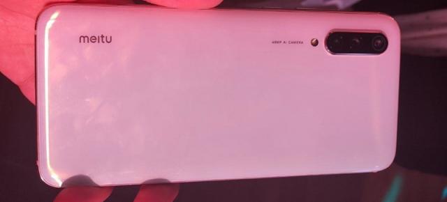 Xiaomi Mi CC9 Meitu își dezvăluie capabilitățile în materie de fotografiere selfie low-light (video)