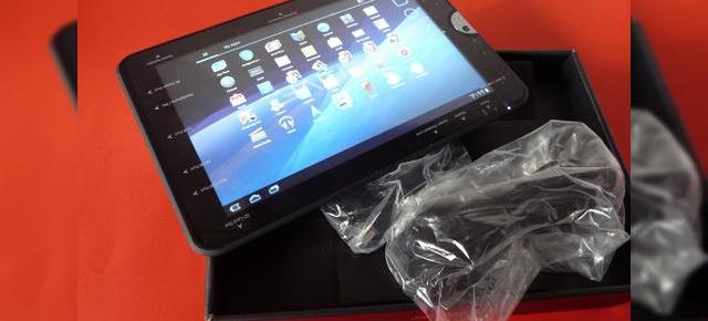 Toshiba Thrive scos din cutie la Mobilissimo.ro - bateria scoasă de sub capacul aferent - iată cum! (Video)