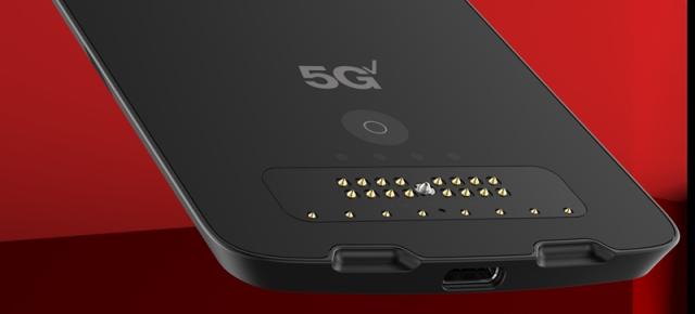 Modulul Moto 5G este acum compatibil și cu Motorola Z2 Force; Are și rol de powerbank mai nou