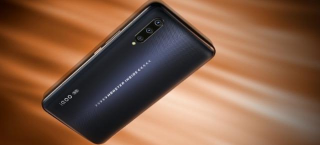 Vivo iQOO Pro atinge aproape jumătate de milion de puncte în AnTuTu! 