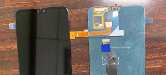 Acesta ar fi panoul frontal destinat lui Huawei Mate 30, cu decupaj în zona superioară și cameră selfie duală