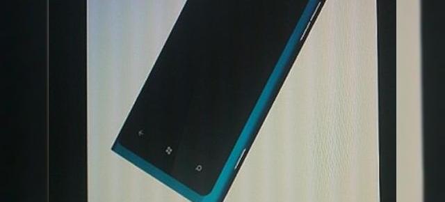 Nokia 703, un N9 cu Windows Phone?