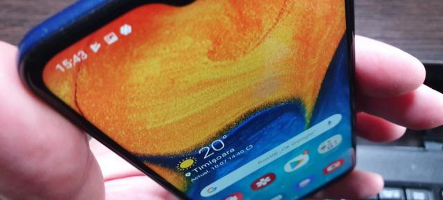 Samsung Galaxy A20e: Design jucăuş şi tineresc