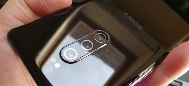 Sony Xperia 1 primește un nou update, cu îmbunătățiri pentru camera foto și patch de securitate pe septembrie