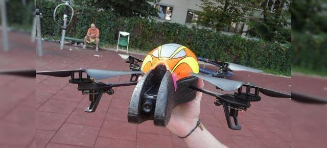 Test de zbor cu AR Drone, jucăria preferată a utilizatorului de smartphone (Video)