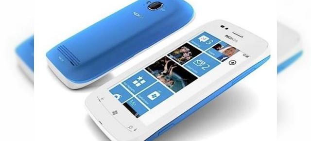 Nokia Lumia 710, un telefon Windows Phone Mango axat pe socializare (Video)