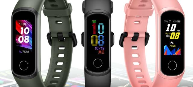 Honor Band 5i este o brăţara de fitness ingenioasă, cu conector USB de încărcare integrat direct în dispozitiv
