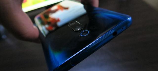 Xiaomi Mi 9T: Design fermecător, materiale premium şi cameră pop-up cu joc de lumini