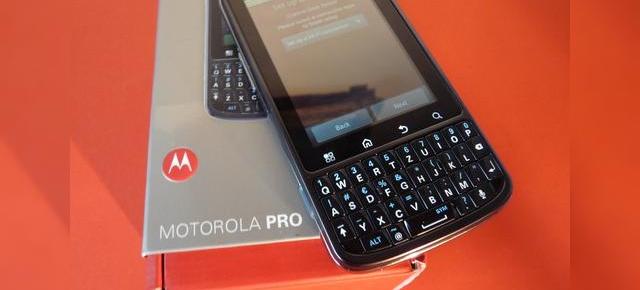Motorola Pro unboxing - scoatem din cutie și un midrange cu preț accesibil (Video)