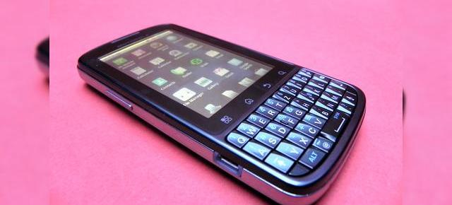 Review Motorola Pro - BlackBerry la jumătate de preț și cu pretenții Înjumătățite (Video)