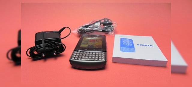 Nokia Asha 303 Unboxing - un telefon touch & type cu Angry Birds preinstalat (Video)