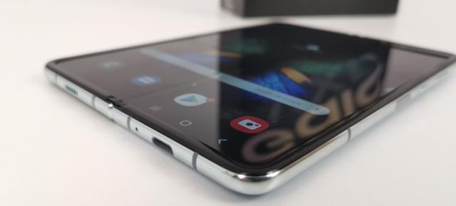 Samsung Galaxy Fold declarat "cel mai greu de reparat smartphone din 2019" de către iFixit