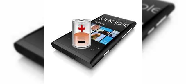 Probleme cu bateria lui Nokia Lumia 800? Nokia recomandă să verificăm dacă folosim un Încărcător original... și să așteptăm actualizarea
