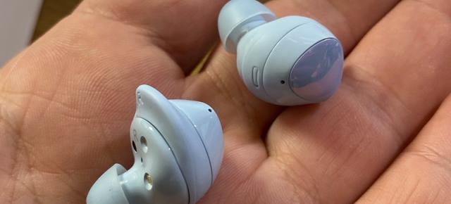 Căștile Samsung Galaxy Buds+ apar în fotografii alături de ambalajul retail; Se confirmă dublarea autonomiei