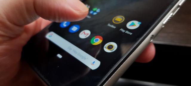 CAT S52: Hardware midrange, dar învelişul e cel care contează