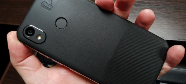 CAT S52: Design robust, dar şi finuţ de această dată