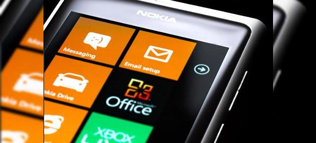 Nokia Lumia 800 În varianta albă