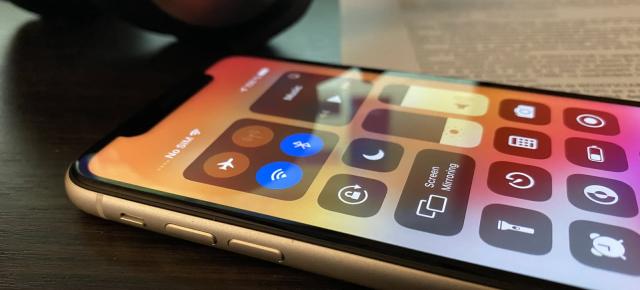 Apple iPhone 11: OS, UI, aplicaţii cu un iOS un pic mai util şi maleabil