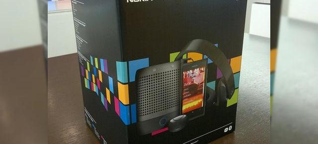 Nokia Lumia 800 și un pachet special axat pe divertisment