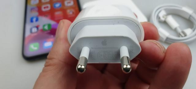 Apple iPhone 11 Pro Max: Baterie ce pare imposibil de depăşit în viitorul apropiat