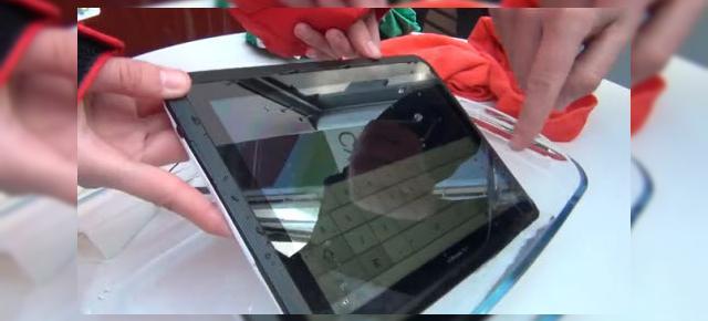 MWC 2012: Experiență hands-on cu tableta Fujitsu Arrows rezistentă la apă (Video)