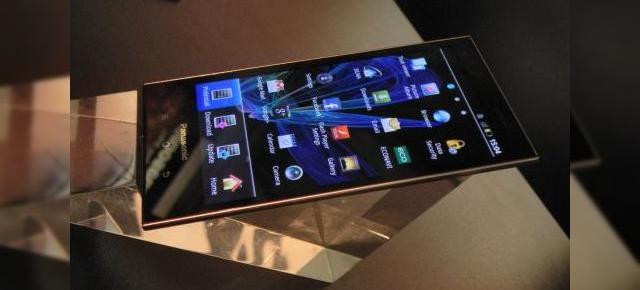 MWC 2012: Panasonic Eluga preview video - japonezii vin În Europa cu un telefon rezistent la apă si praf (Video)