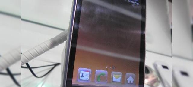 MWC 2012: ZTE Acqua preview video - telefon accesibil cu ecran de 4 inch, dotări modeste (Video)