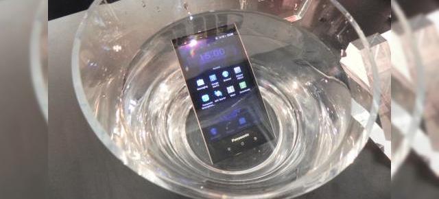 MWC 2012: Panasonic Eluga filmează sub apă