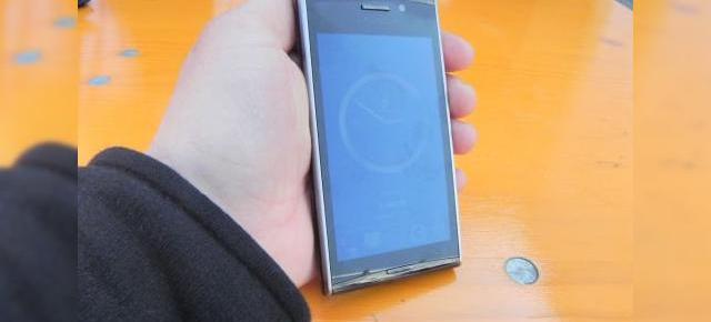 MWC 2012: Lumigon T2 hands on - un telefon din sticlă și oțel inoxidabil, elegant și original (Video)