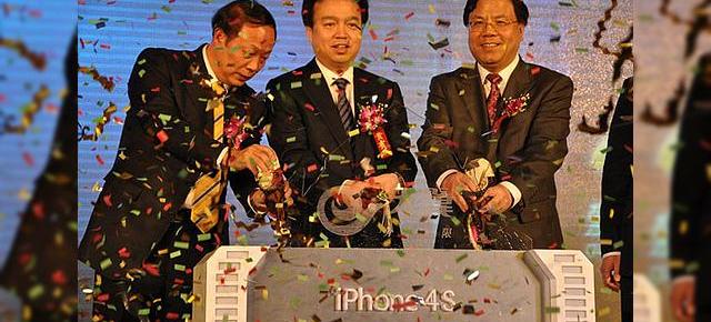 iPhone 4S debutează În forță În China, cu 200.000 de precomenzi prin China Telecom