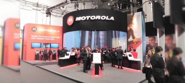 MWC 2012 & premiile continuă: Standul Motorola de la MWC: eleganță, seriozitate și teste de anduranță (Video)