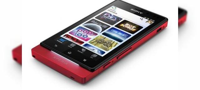 Telefoane Android mid-range: Samsung Galaxy Ace 2 și Sony Xperia sola