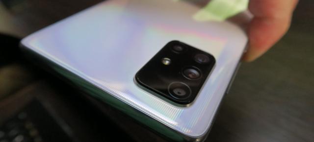Samsung Galaxy A71: Hardware cu plus la CPU şi cameră