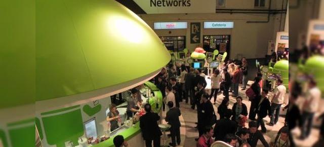 MWC 2012 - Standul Google Android: de la roboți verzi, la Batman și tobogane, plus muzică la maxim și deserturi ICS (Video)