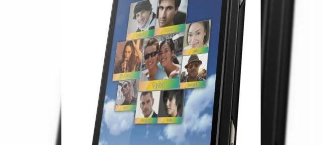 Motorola Motoluxe acum disponibil În România prin Cosmote și Germanos, la prețul de 29 lei cu abonament