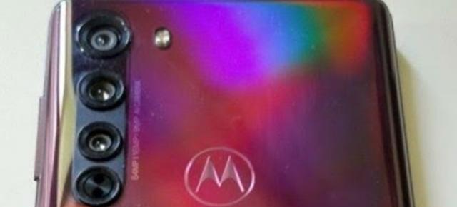 Motorola Edge apare în prima fotografie reală și are cameră triplă cu senzor principal de 64 mpx