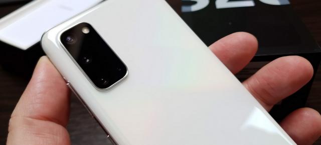 Samsung Galaxy S20: Cameră performantă la maximul rezoluţiei şi zoom-ului său