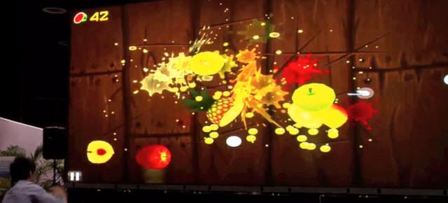 iPad 3 + Kinect + ecran de 7.3 metri = cel mai tare Fruit Ninja pe care l-am văzut vreodată (Video)