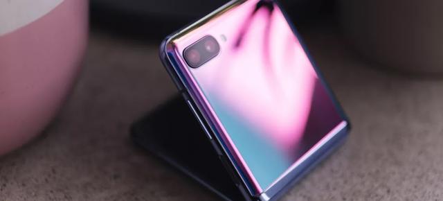 Samsung Galaxy Z Flip testat în DxOMark: e sub telefoane din 2018, cu scorul 105; Iată de ce
