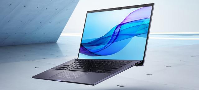Laptop-ul business ASUS ExpertBook B9 a sosit în România, cântăreşte doar 995 de grame